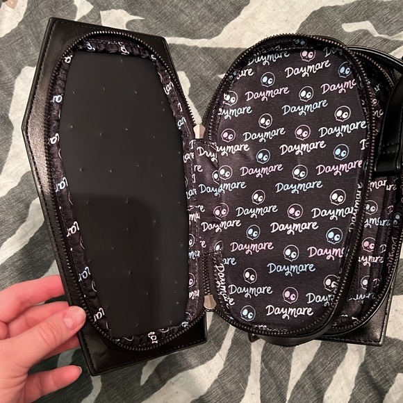 Daymare Ita Coffin Purse for Pins - Picture 2 of 7